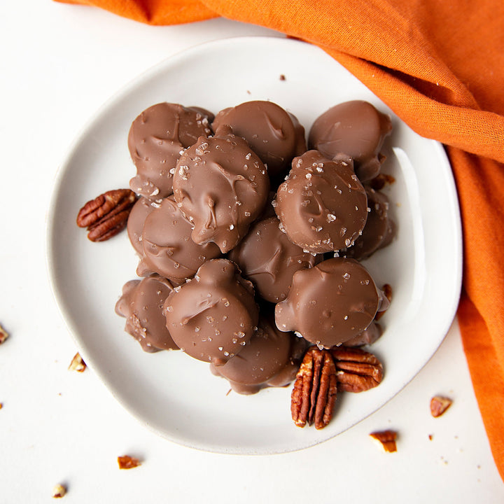 Sanders Candy - Milk Chocolate Sea Salt Caramel Pecan Clusters Tub