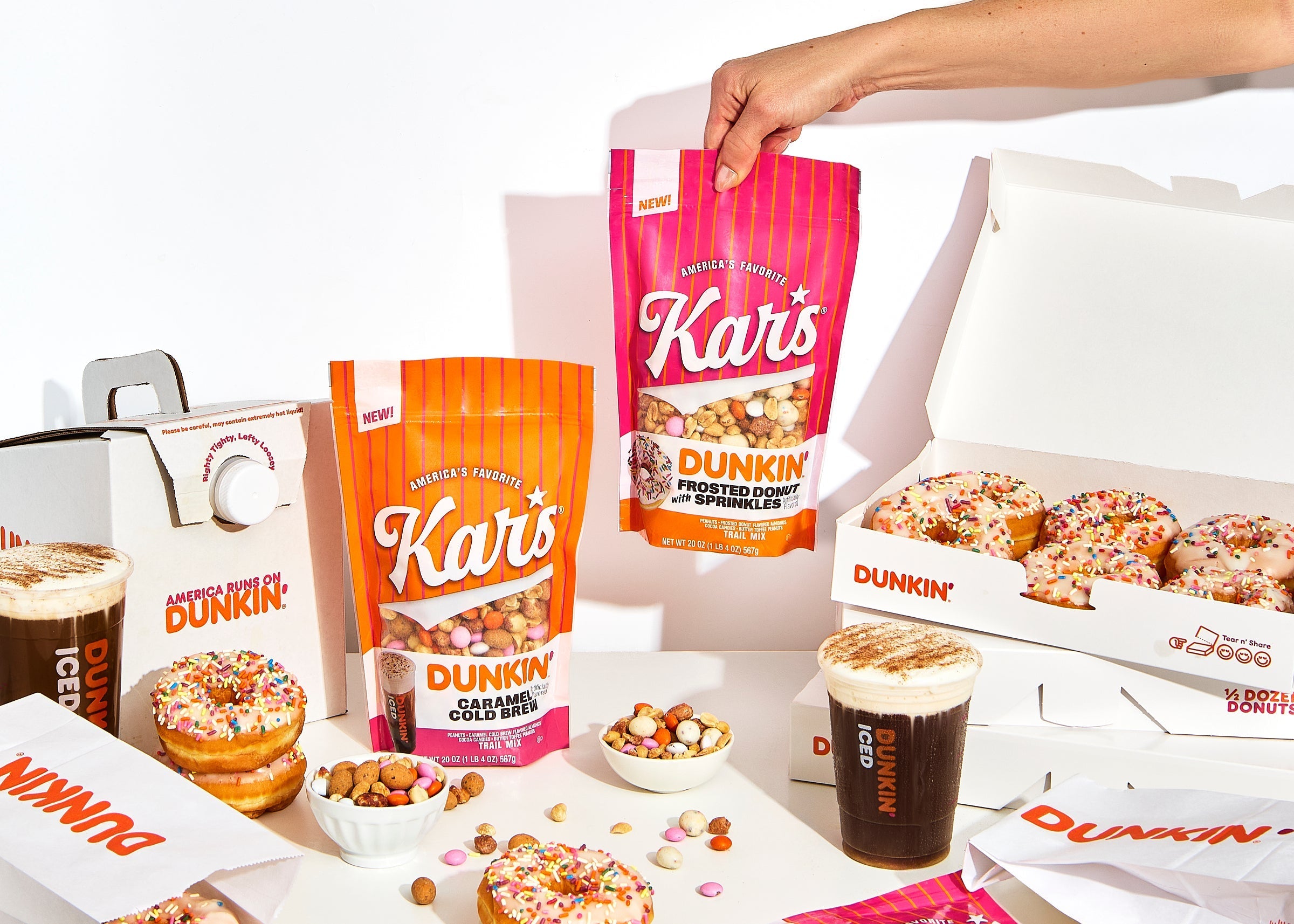 20 oz Dunkin'™ Caramel Cold Brew Nut Mix | Kar's Nuts – Second