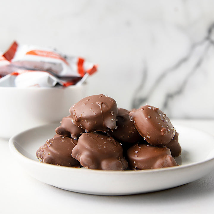 Sanders Candy - Milk Chocolate Sea Salt Caramel Pecan Clusters Tub